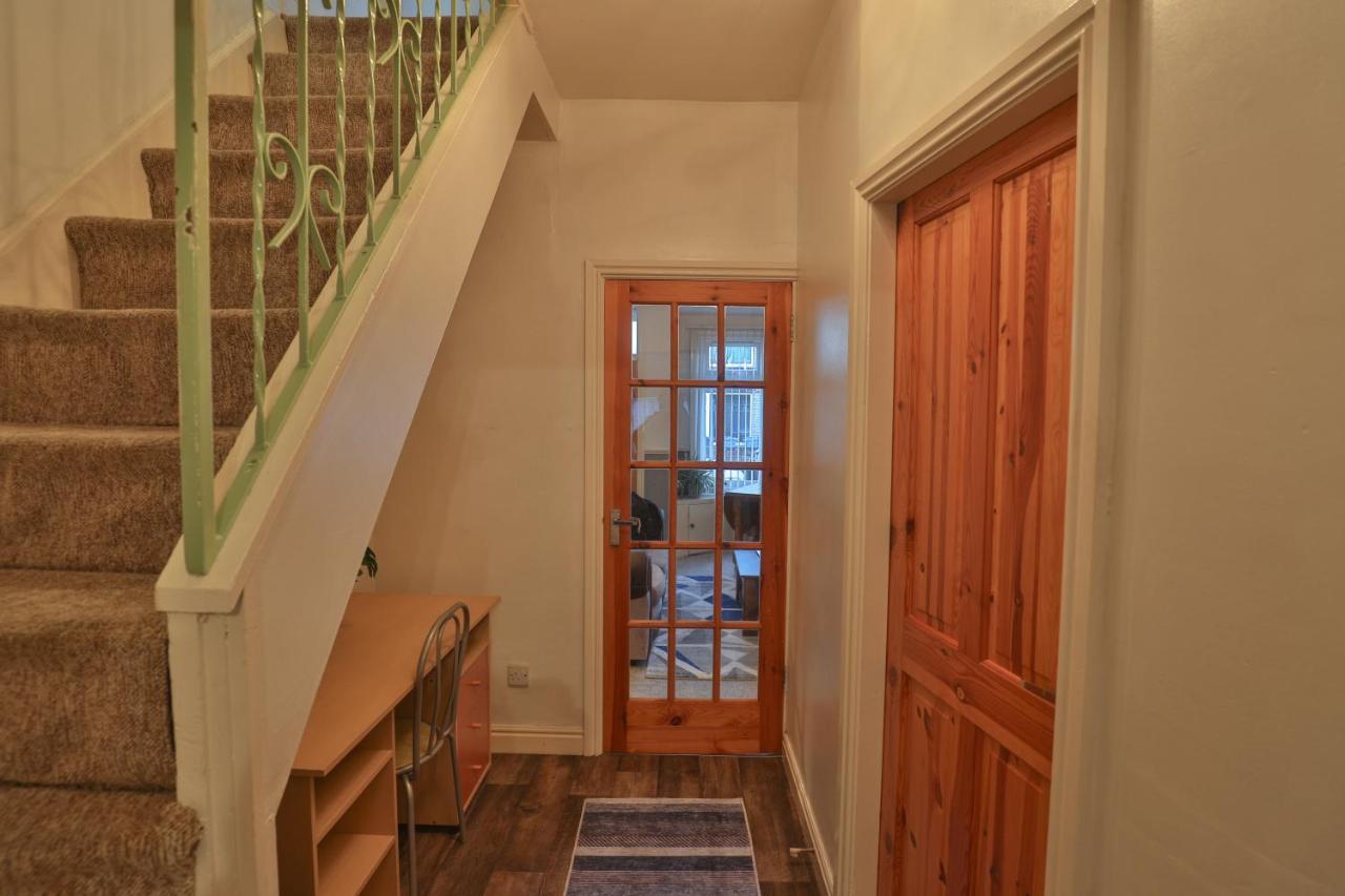 Devon St - Cozy Home, Free Easy Parking! Kingston upon Hull Esterno foto